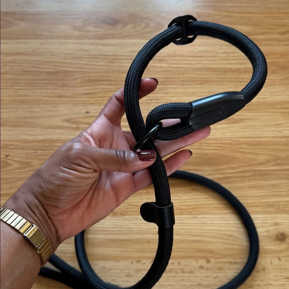 NWOT Slip Dog Leash + Waste Bag Holder 🐾
